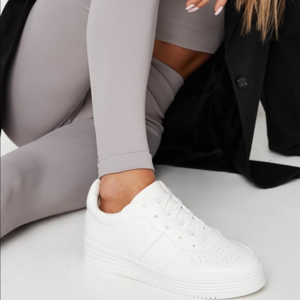 White everyday sneakers